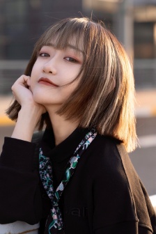 《出轨的妻子》在线